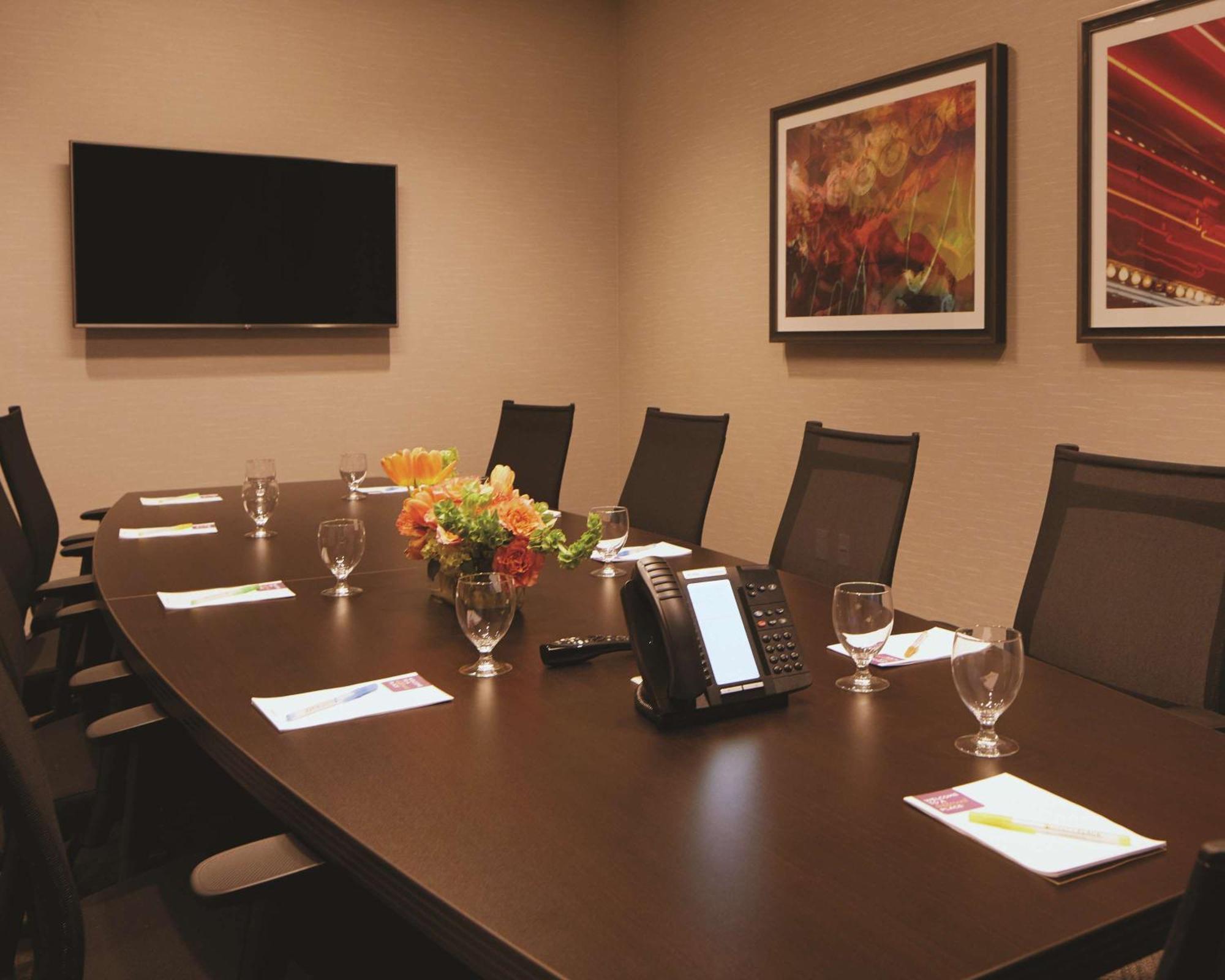 Hyatt Place Las Vegas At Silverton Village מראה חיצוני תמונה