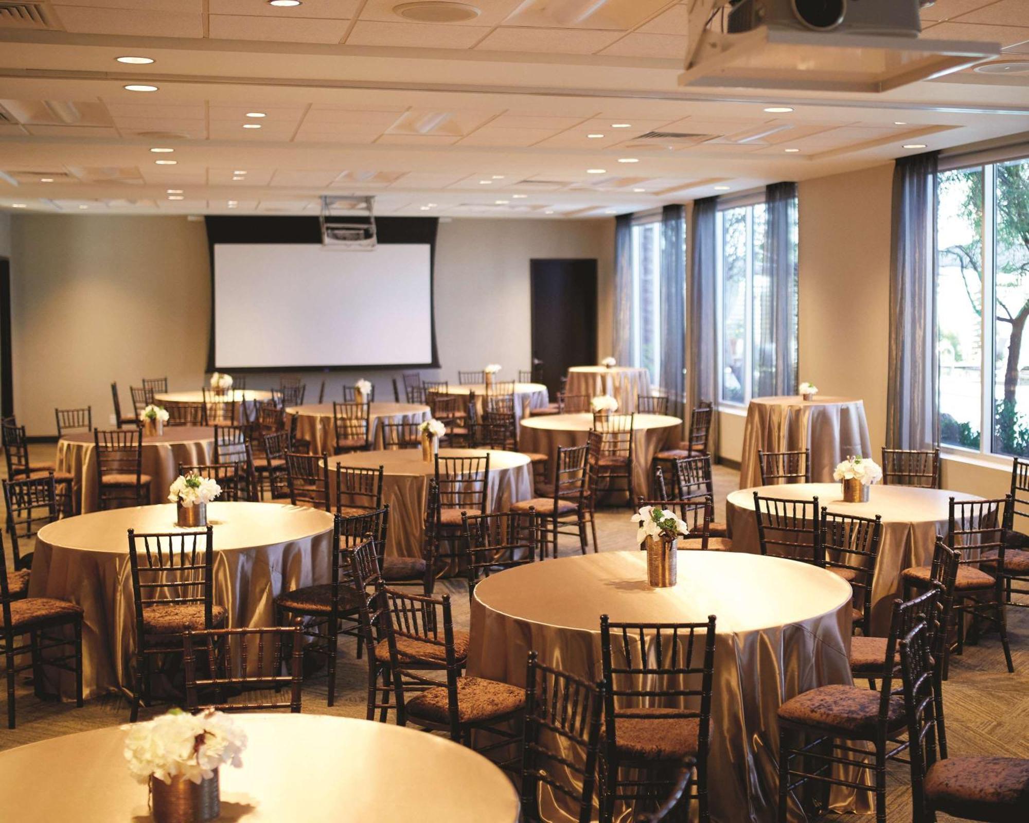 Hyatt Place Las Vegas At Silverton Village מראה חיצוני תמונה